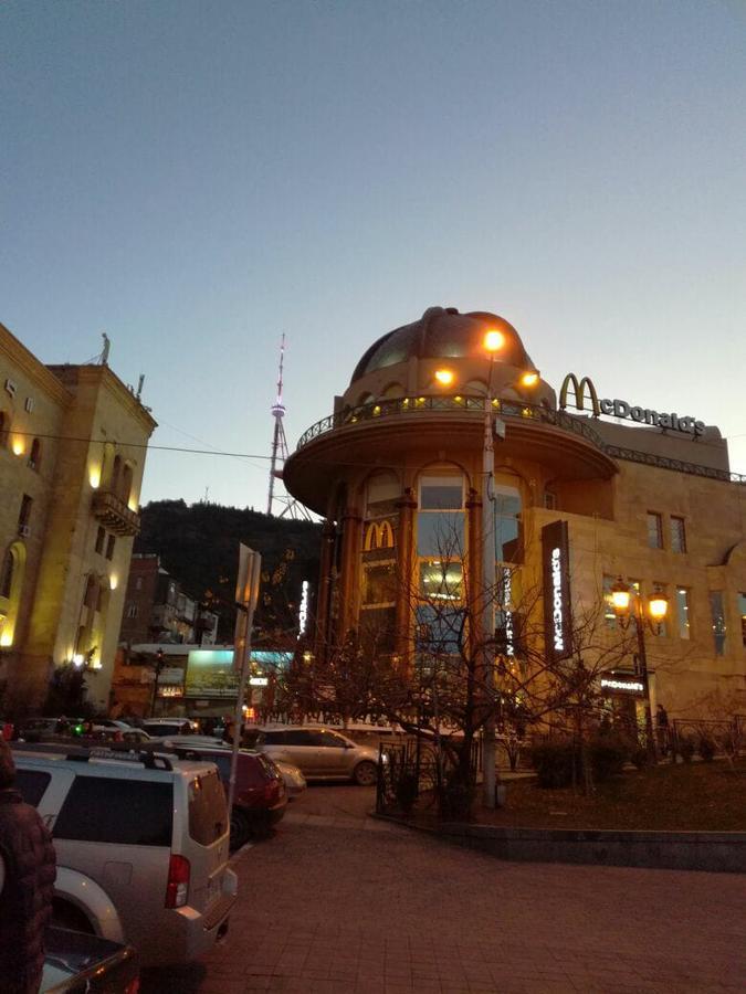 200 Metres From Rustaveli Avenue Appartamento Tbilisi Esterno foto