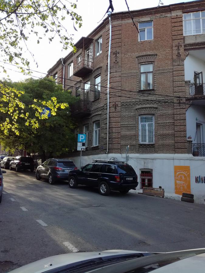 200 Metres From Rustaveli Avenue Appartamento Tbilisi Esterno foto